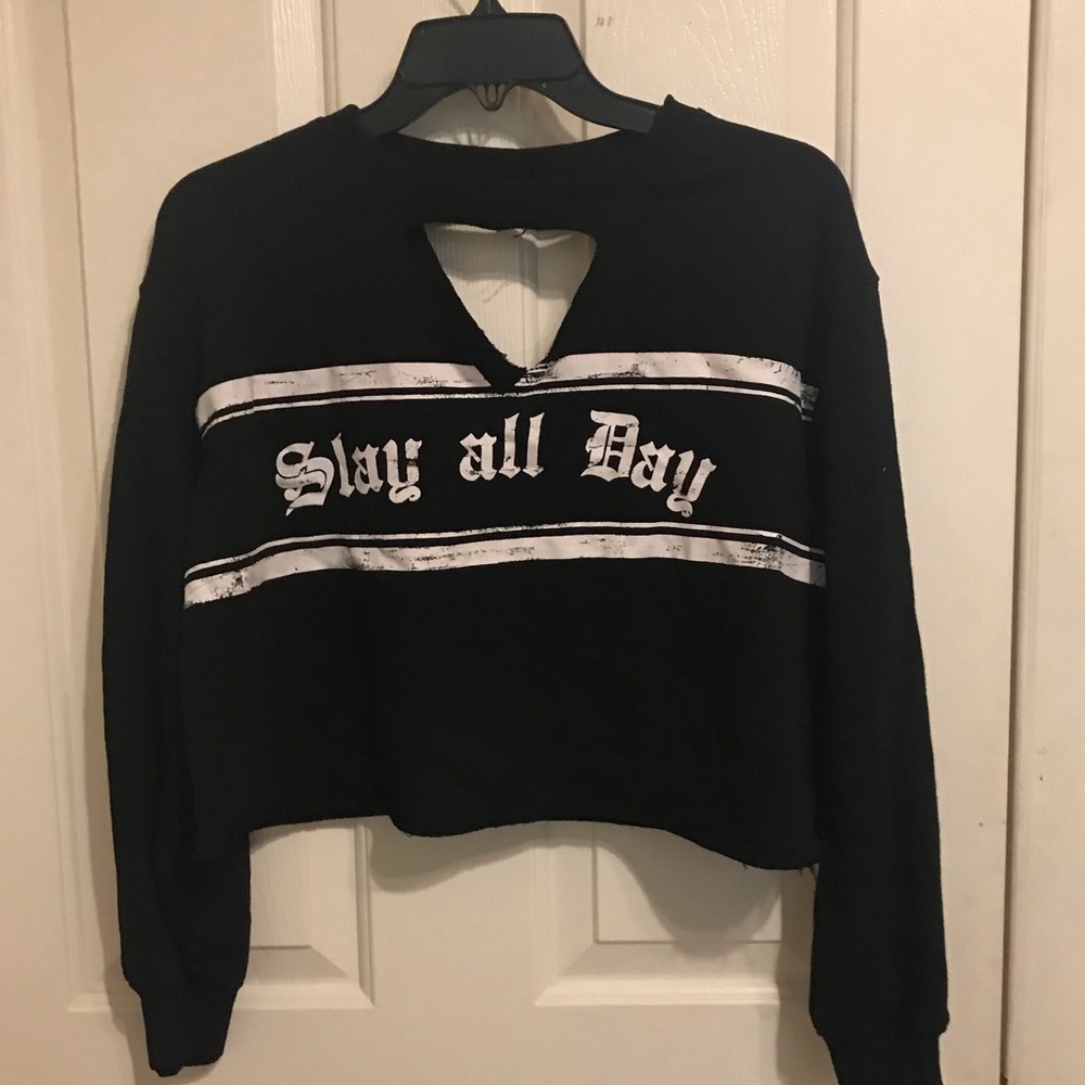 Black crop hoodie